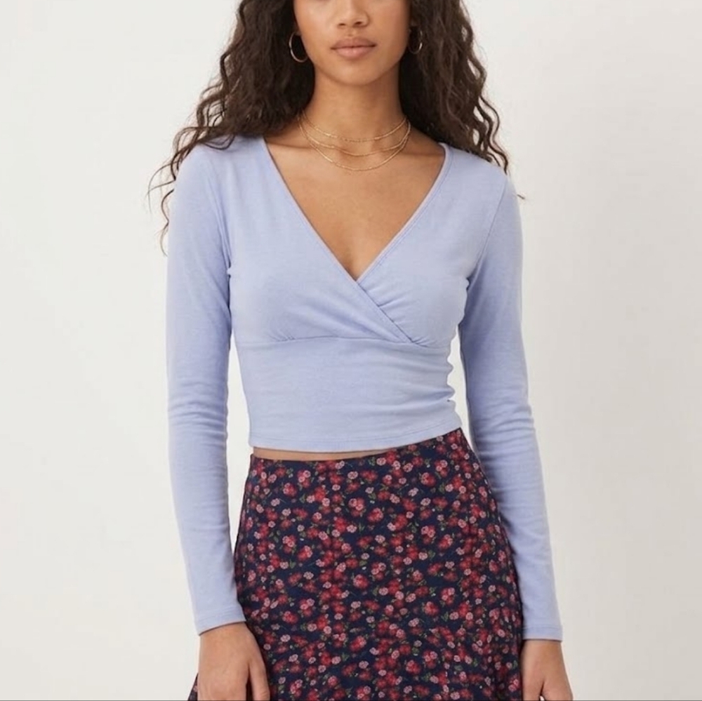 Hollister Cropped Long Sleeve Seamless Wrap Top in Light Blue Size Small